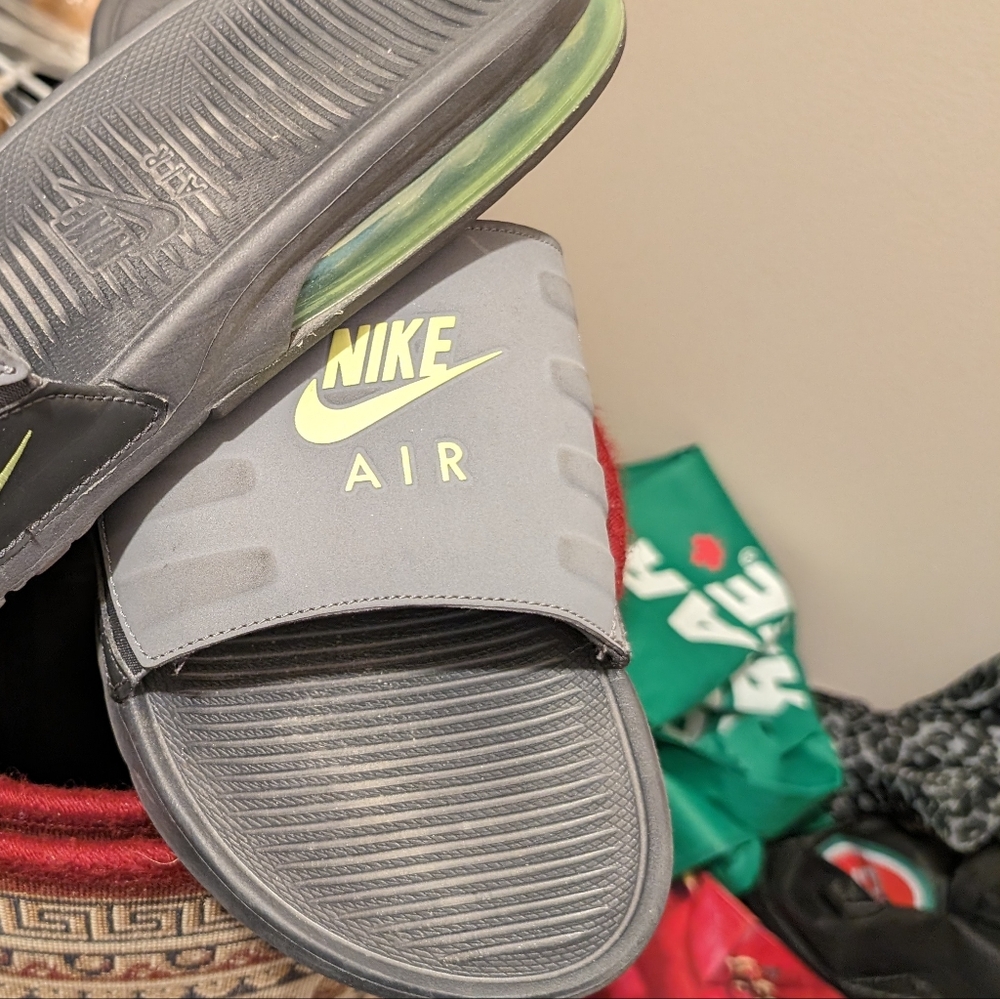 NIKE AIR MAX CAMDEN SLIDE SIZE 15 VOLT